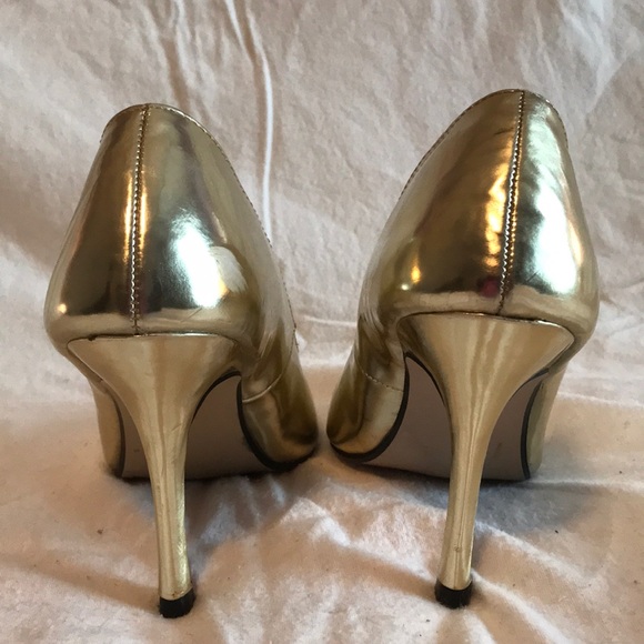 Gold heels - Picture 3 of 8